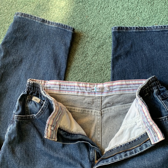 NO LONGER FOR SALE 3 Pair Lady’s LEE Jeans —size 12 - side elastic at the waist. - Picture 5 of 6
